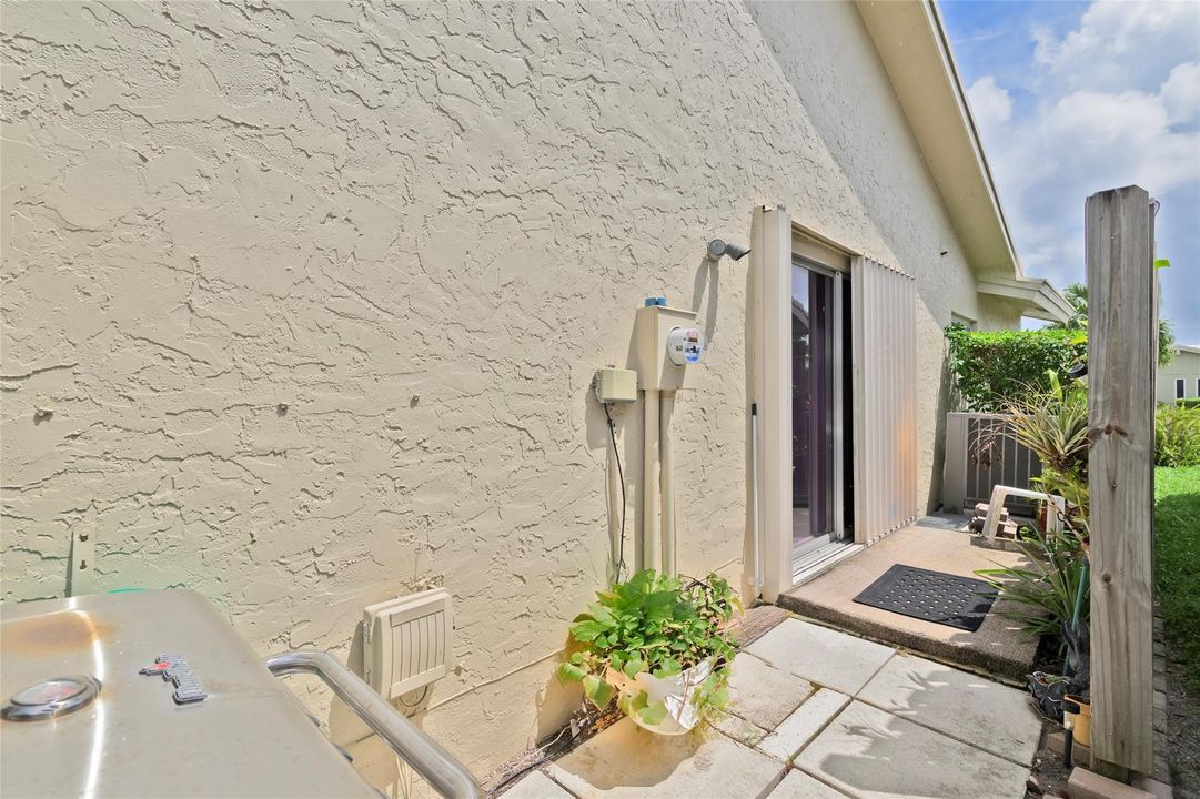 For Sale: $549,000 (3 beds, 2 baths, 1658 Square Feet)