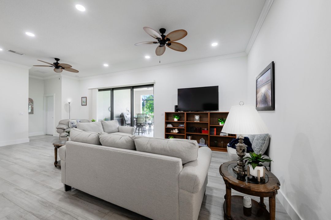 For Sale: $634,900 (3 beds, 3 baths, 2320 Square Feet)