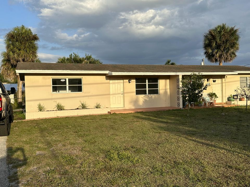 Recently Rented: $2,300 (4 beds, 1 baths, 819 Square Feet)