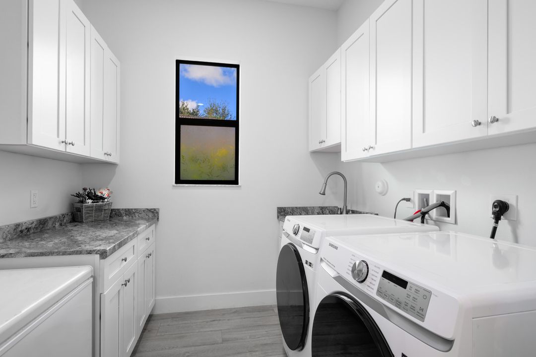 For Sale: $634,900 (3 beds, 3 baths, 2320 Square Feet)