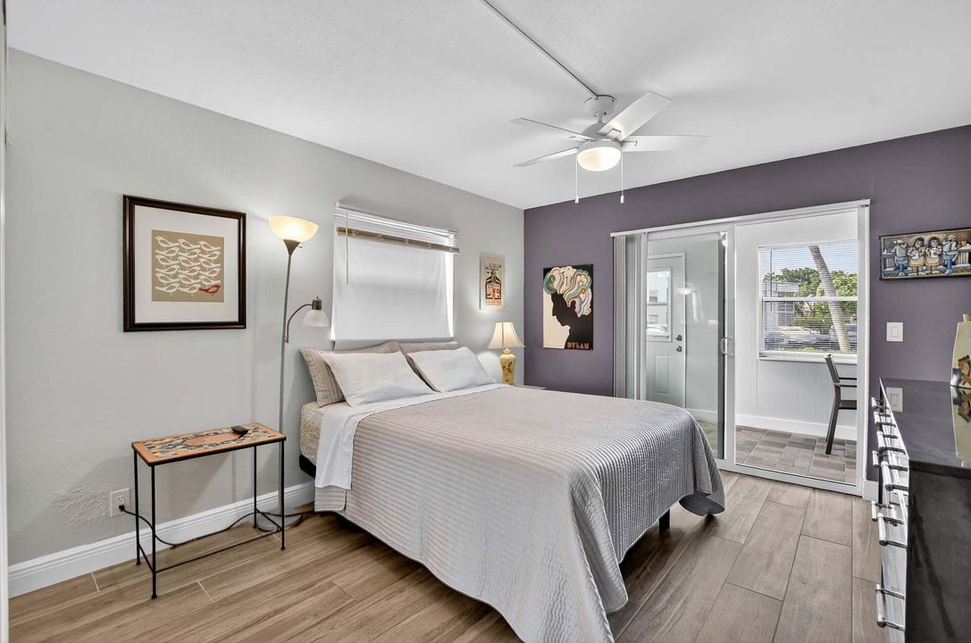 For Sale: $149,900 (2 beds, 2 baths, 880 Square Feet)