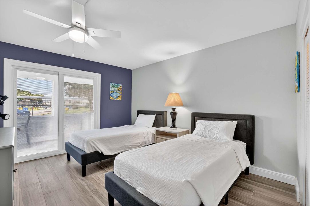 For Sale: $149,900 (2 beds, 2 baths, 880 Square Feet)