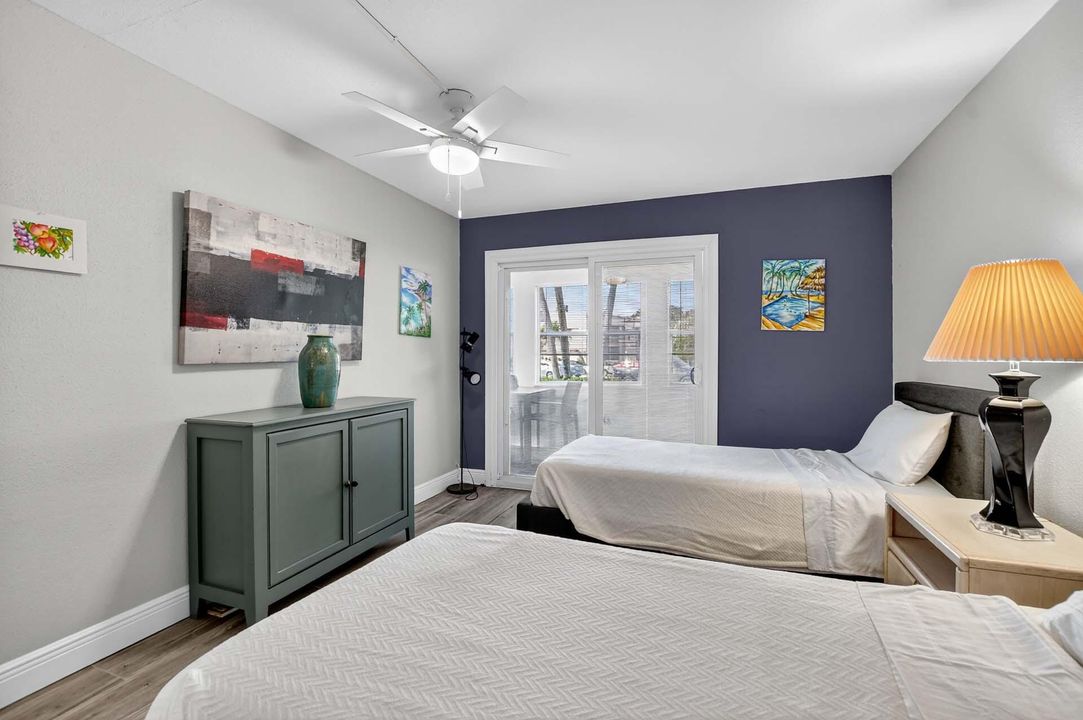 For Sale: $149,900 (2 beds, 2 baths, 880 Square Feet)