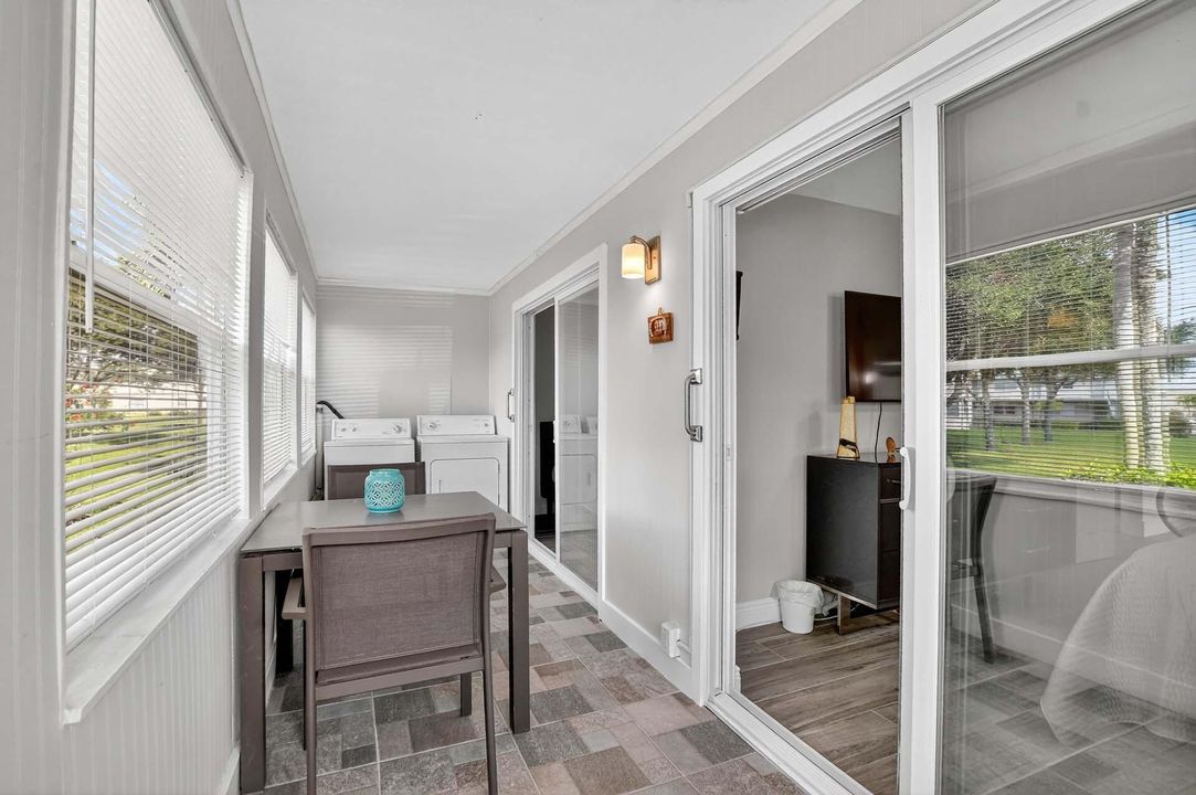 For Sale: $149,900 (2 beds, 2 baths, 880 Square Feet)