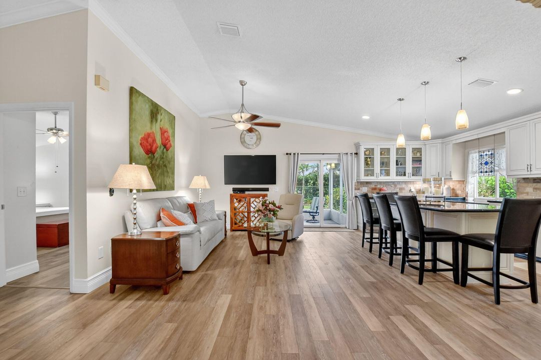 合同活跃: $695,000 (3 贝兹, 2 浴室, 1656 平方英尺)