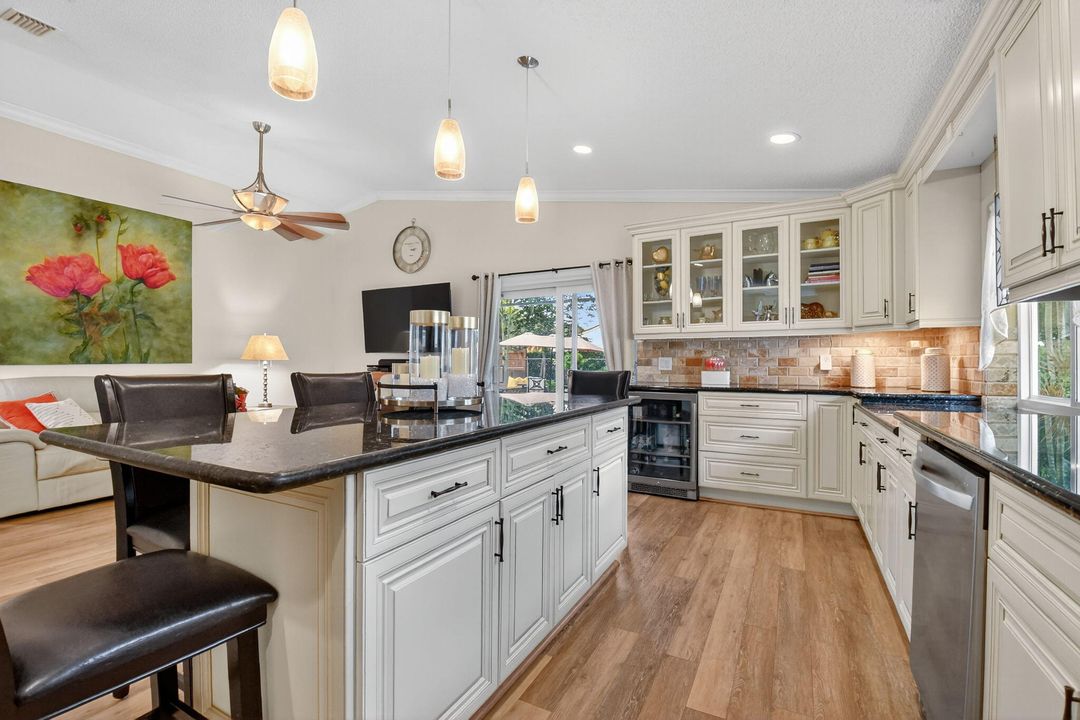 合同活跃: $695,000 (3 贝兹, 2 浴室, 1656 平方英尺)