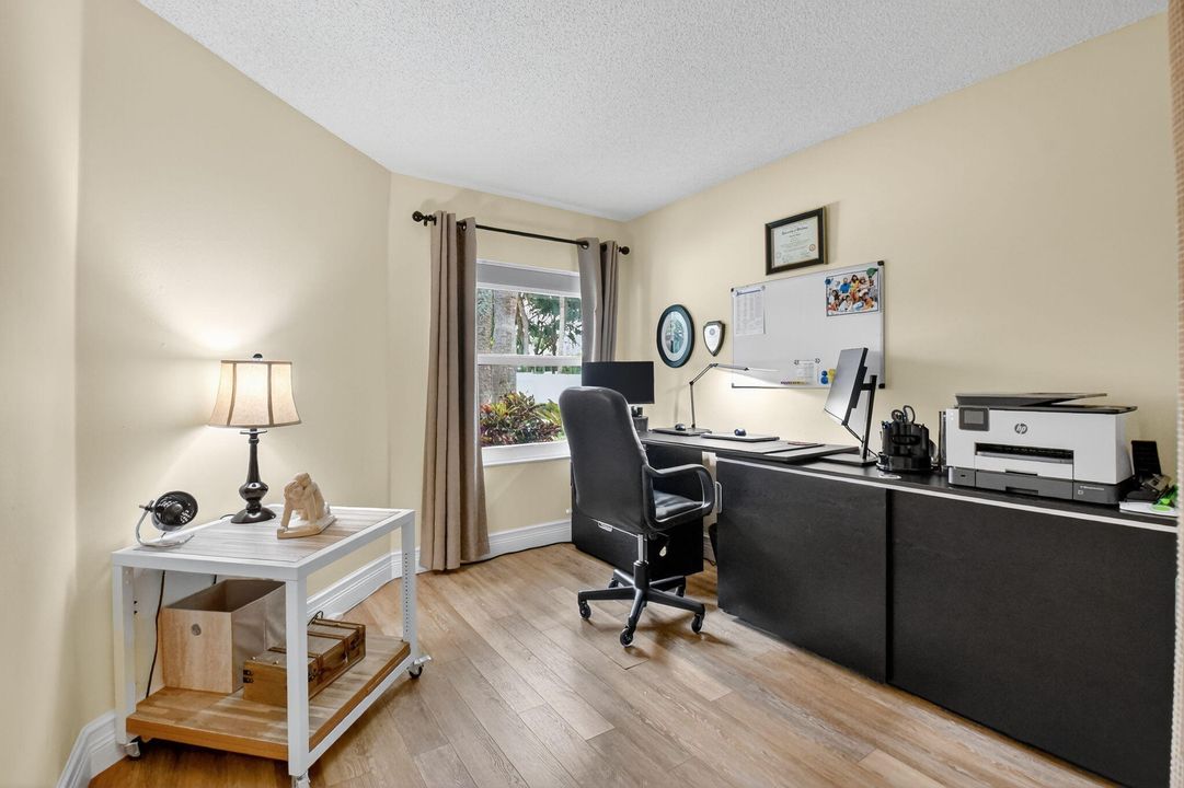 合同活跃: $695,000 (3 贝兹, 2 浴室, 1656 平方英尺)