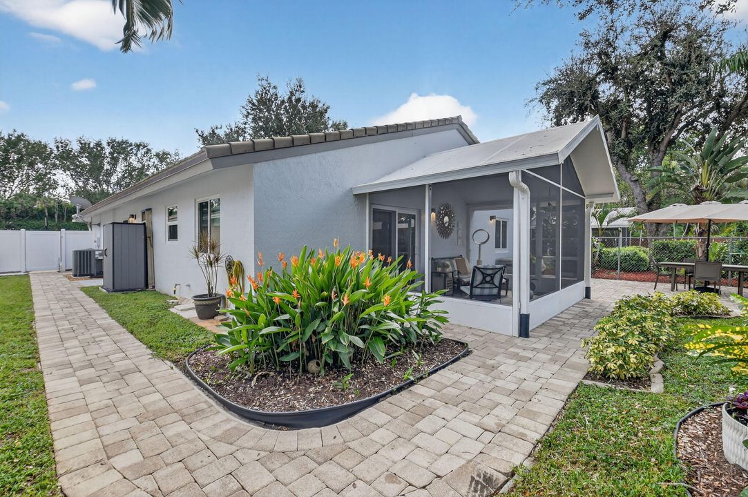 合同活跃: $695,000 (3 贝兹, 2 浴室, 1656 平方英尺)