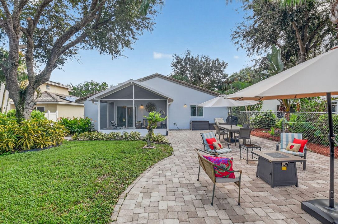 合同活跃: $695,000 (3 贝兹, 2 浴室, 1656 平方英尺)