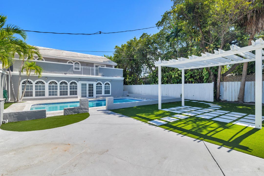 For Rent: $15,000 (5 beds, 5 baths, 3962 Square Feet)