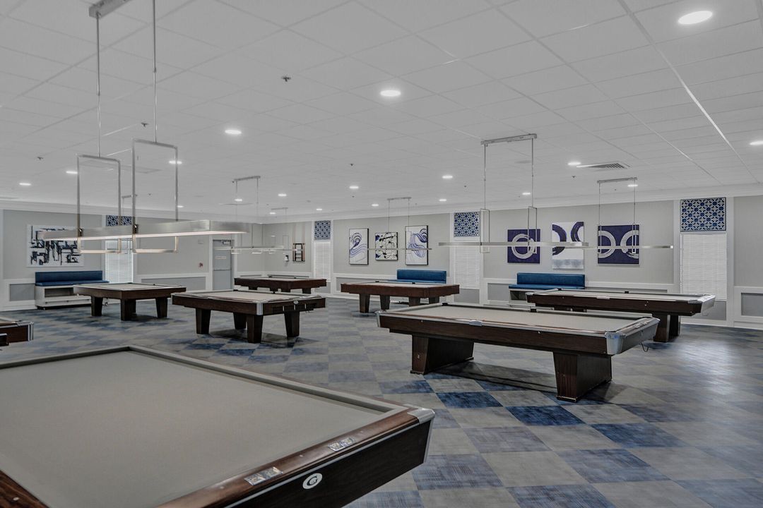 For Sale: $149,900 (2 beds, 2 baths, 880 Square Feet)