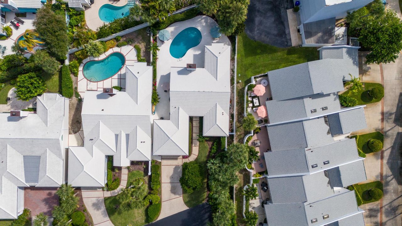 For Sale: $1,240,000 (2 beds, 2 baths, 1945 Square Feet)