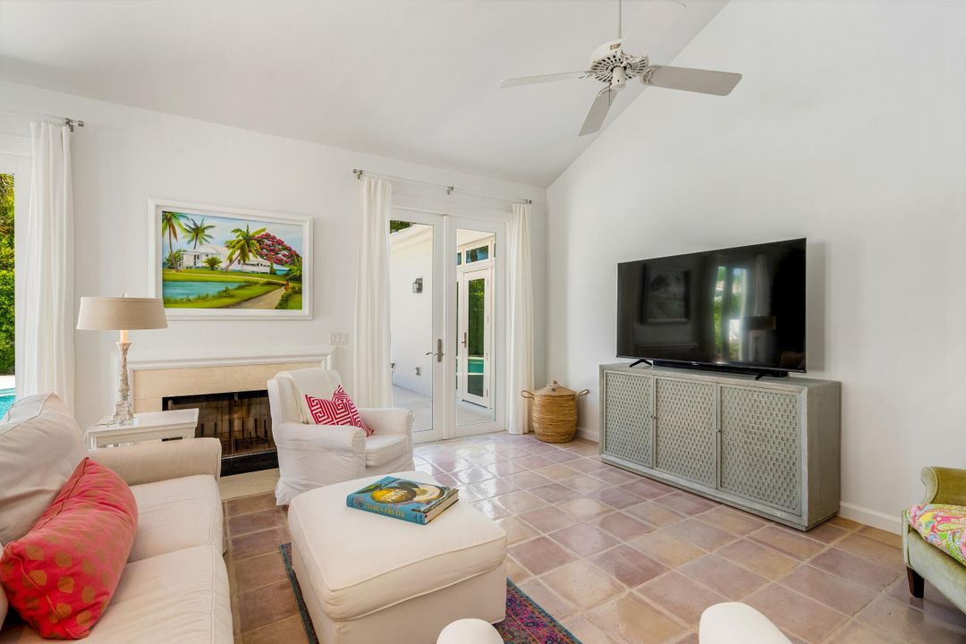 For Sale: $1,240,000 (2 beds, 2 baths, 1945 Square Feet)