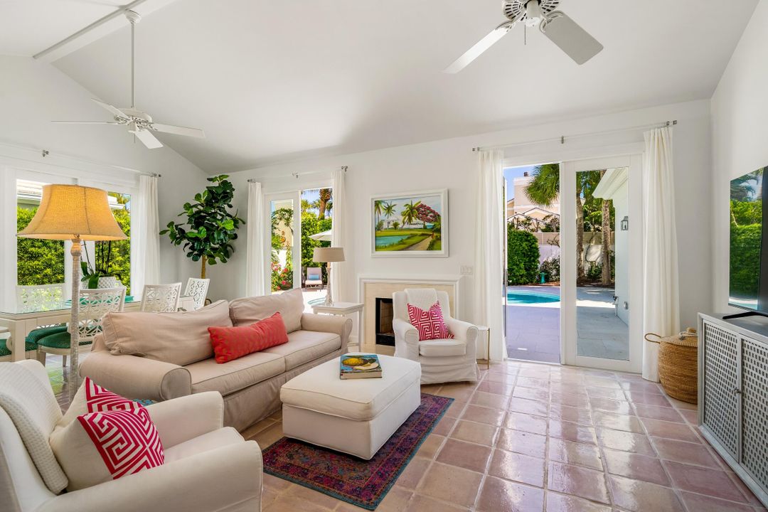 For Sale: $1,240,000 (2 beds, 2 baths, 1945 Square Feet)