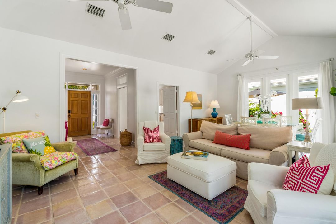 For Sale: $1,240,000 (2 beds, 2 baths, 1945 Square Feet)