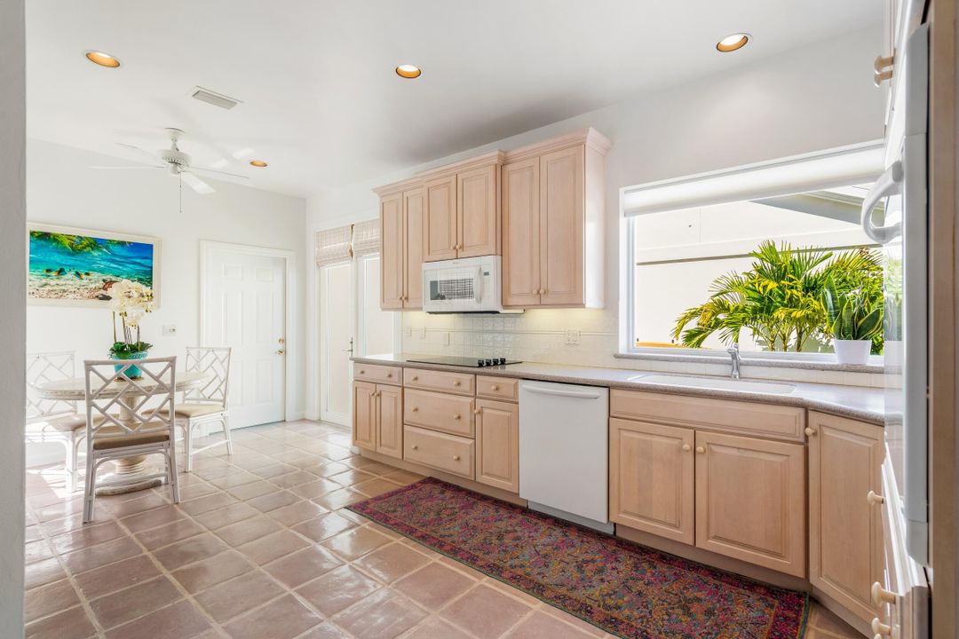 For Sale: $1,240,000 (2 beds, 2 baths, 1945 Square Feet)