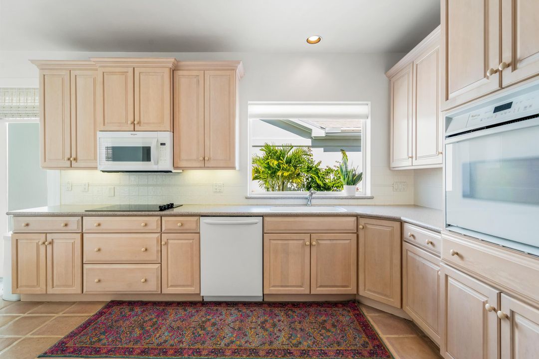 For Sale: $1,240,000 (2 beds, 2 baths, 1945 Square Feet)