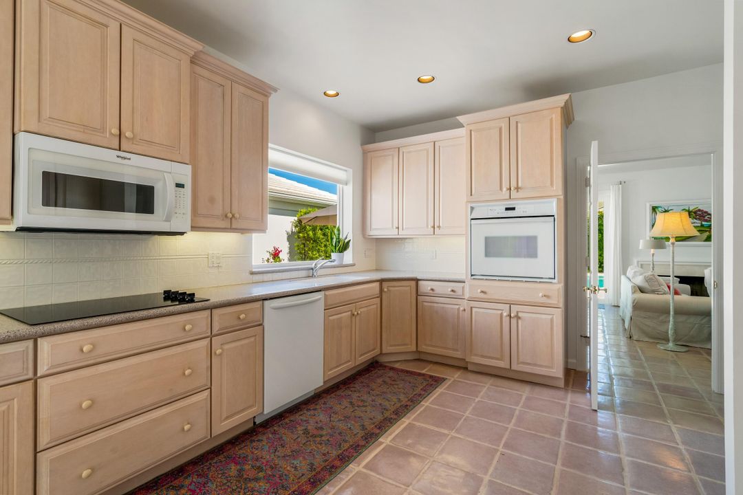 For Sale: $1,240,000 (2 beds, 2 baths, 1945 Square Feet)