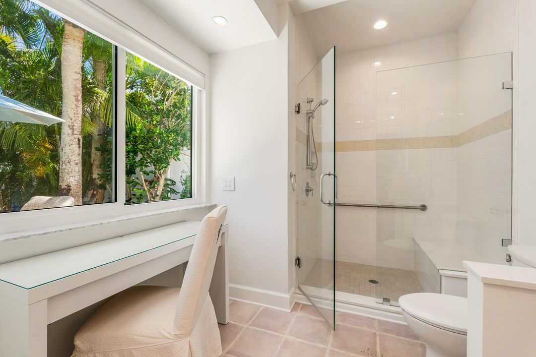 For Sale: $1,240,000 (2 beds, 2 baths, 1945 Square Feet)