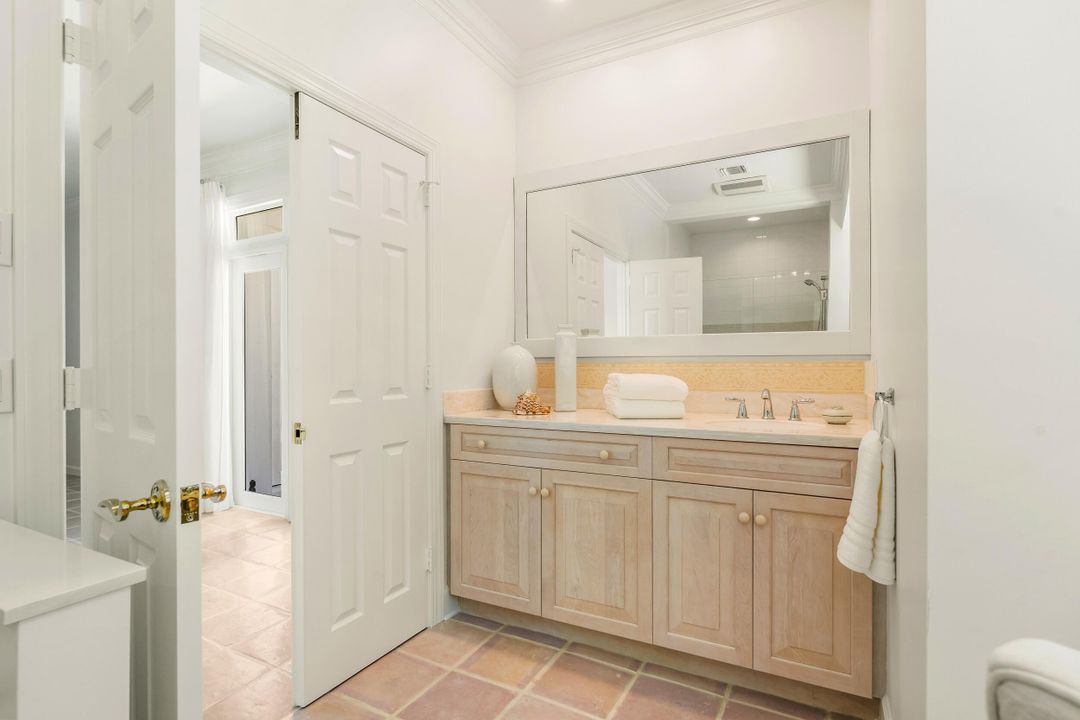 For Sale: $1,240,000 (2 beds, 2 baths, 1945 Square Feet)