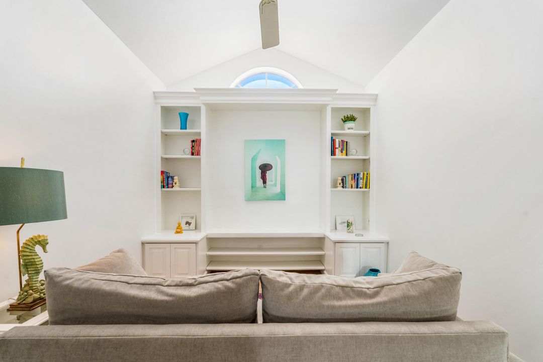 For Sale: $1,240,000 (2 beds, 2 baths, 1945 Square Feet)