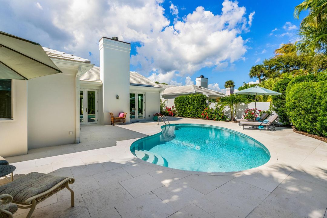 For Sale: $1,240,000 (2 beds, 2 baths, 1945 Square Feet)