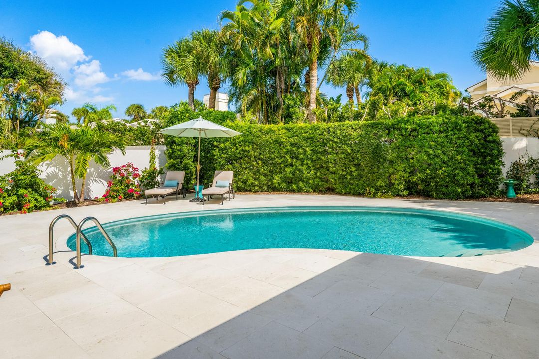 For Sale: $1,240,000 (2 beds, 2 baths, 1945 Square Feet)