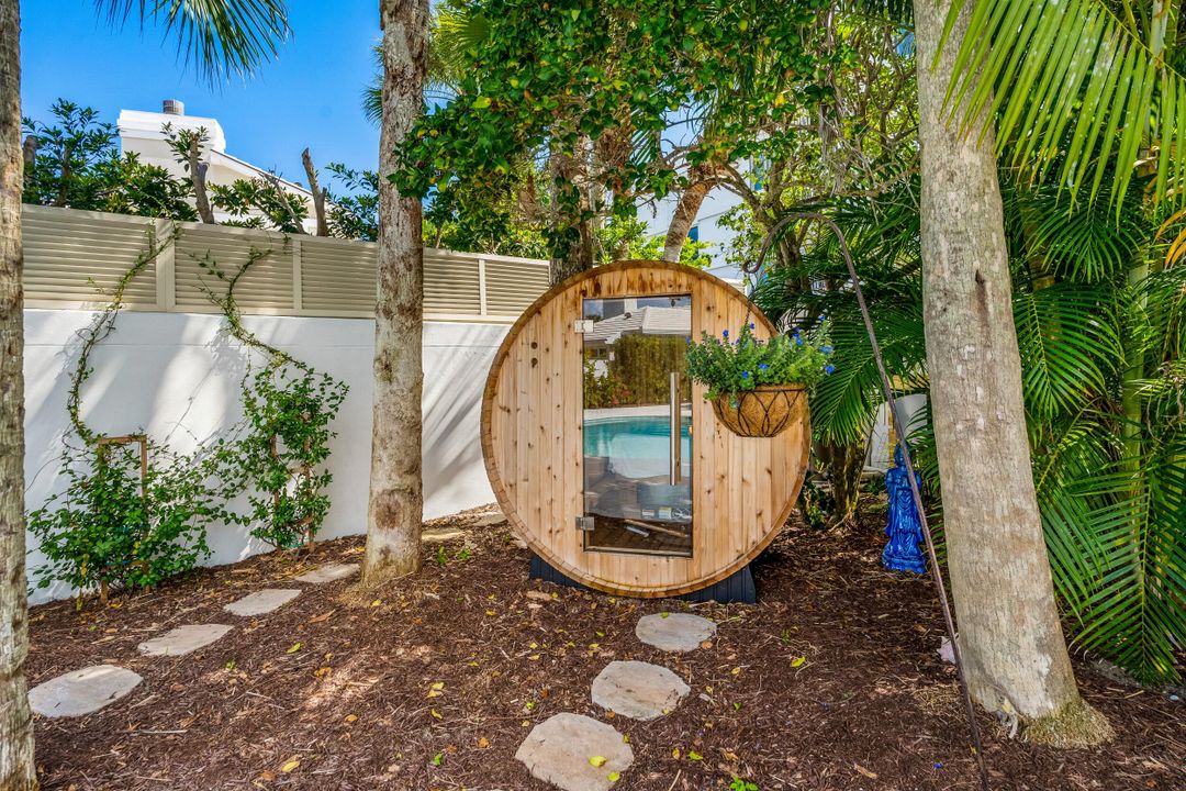 For Sale: $1,240,000 (2 beds, 2 baths, 1945 Square Feet)