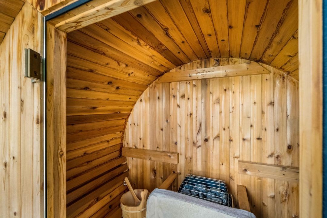 For Sale: $1,240,000 (2 beds, 2 baths, 1945 Square Feet)