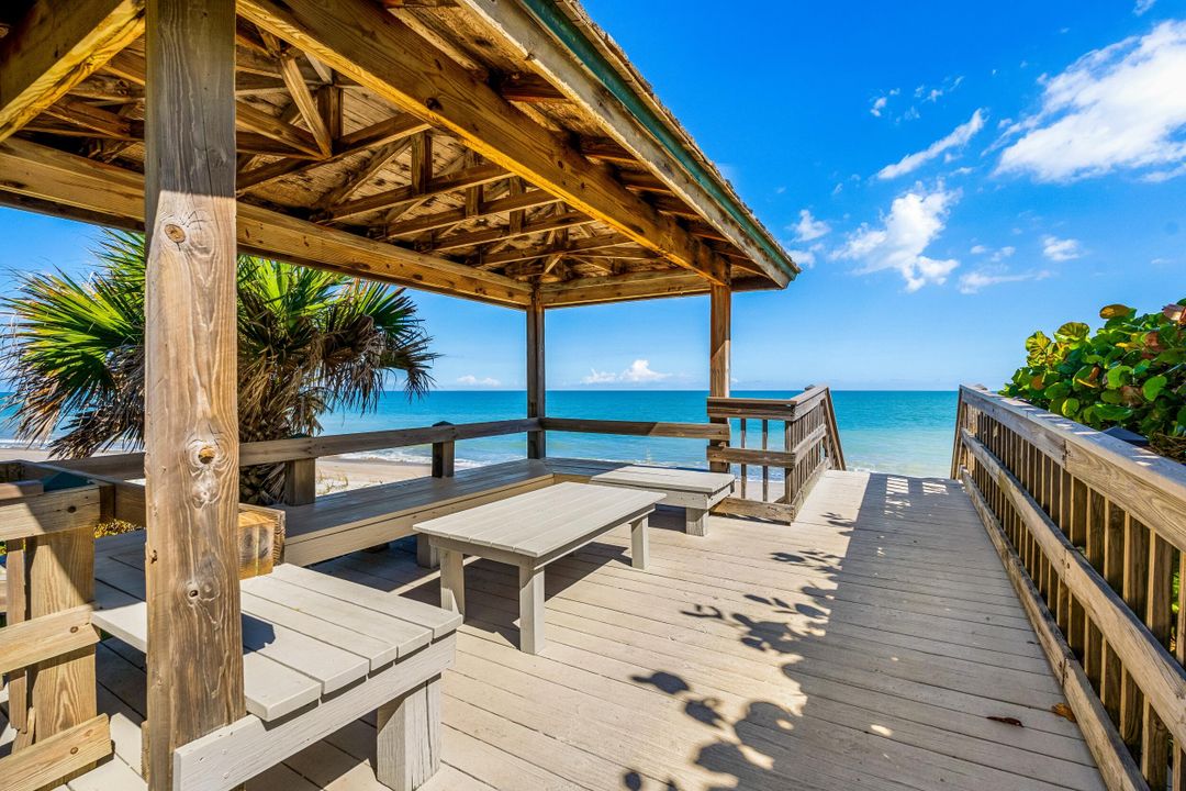 For Sale: $1,240,000 (2 beds, 2 baths, 1945 Square Feet)