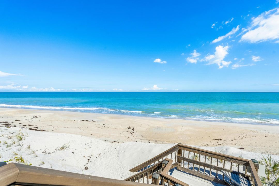 For Sale: $1,240,000 (2 beds, 2 baths, 1945 Square Feet)