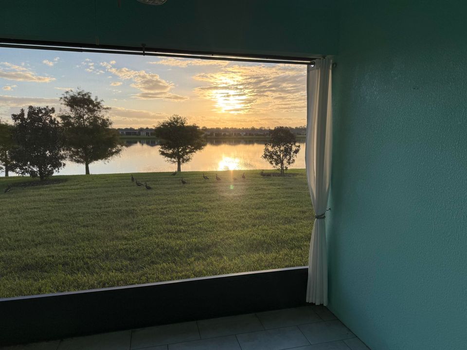 For Rent: $2,600 (4 beds, 2 baths, 2034 Square Feet)