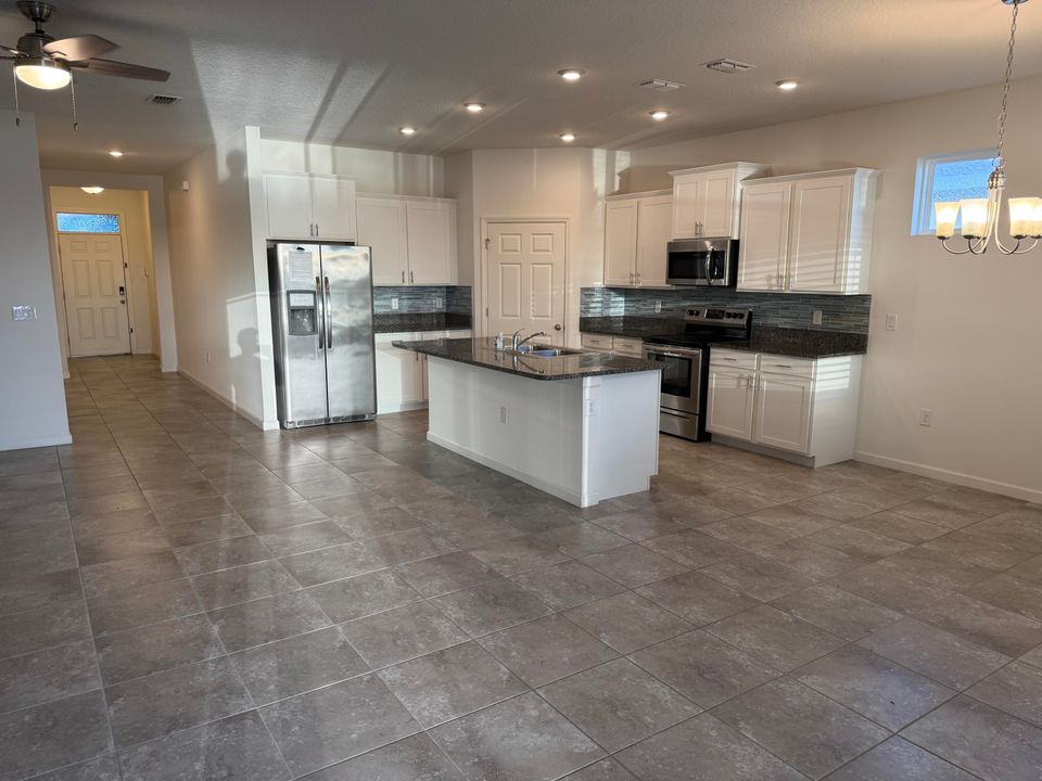 For Rent: $2,600 (4 beds, 2 baths, 2034 Square Feet)