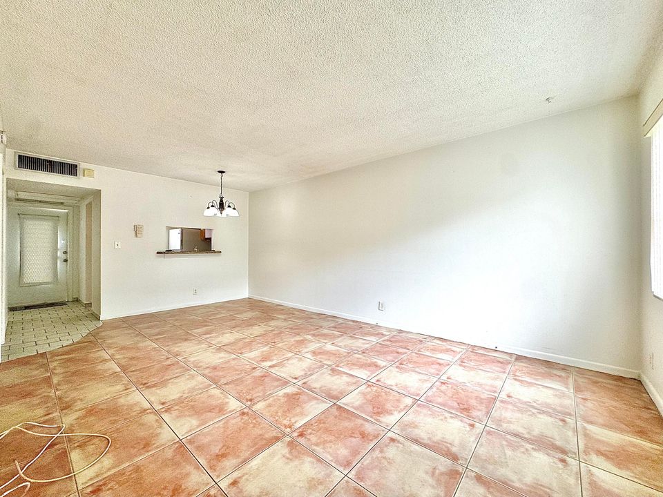 Activo con contrato: $95,000 (1 camas, 1 baños, 684 Pies cuadrados)