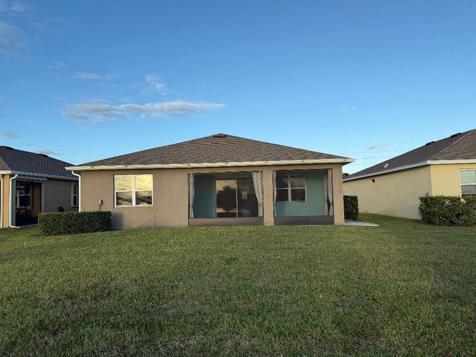 For Rent: $2,600 (4 beds, 2 baths, 2034 Square Feet)