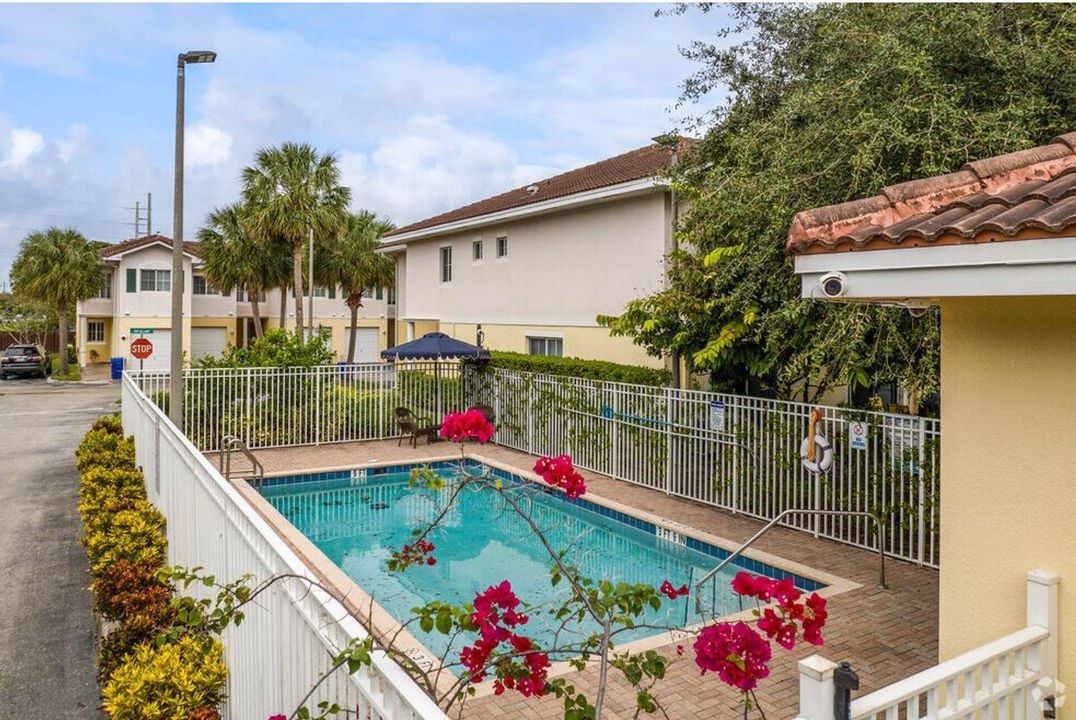 For Rent: $2,825 (3 beds, 2 baths, 1543 Square Feet)