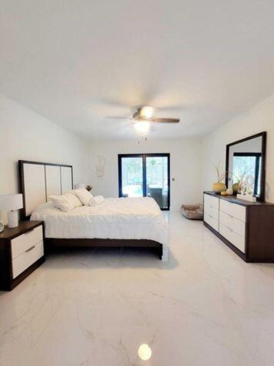 合同活跃: $3,100 (3 贝兹, 2 浴室, 1825 平方英尺)