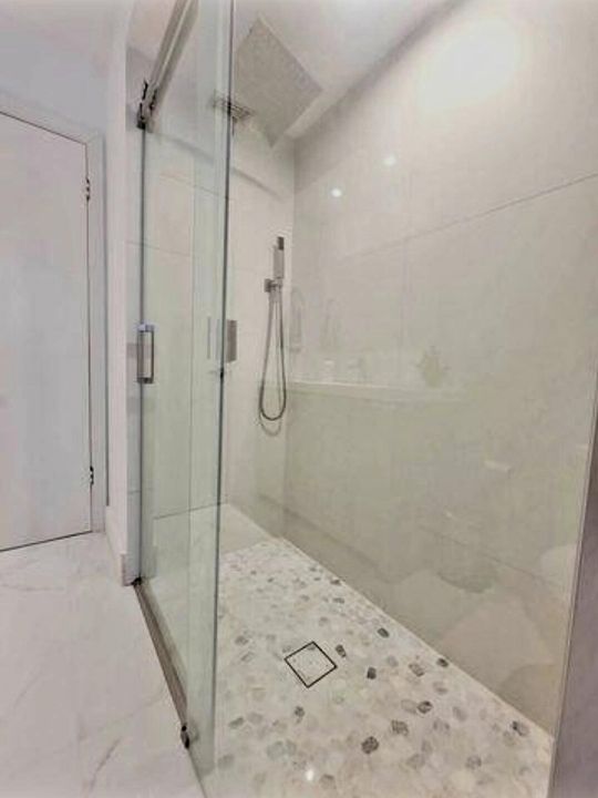 合同活跃: $3,100 (3 贝兹, 2 浴室, 1825 平方英尺)