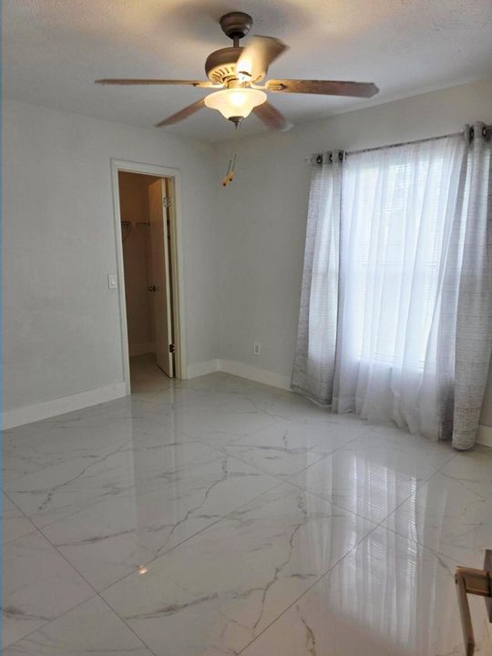 合同活跃: $3,100 (3 贝兹, 2 浴室, 1825 平方英尺)