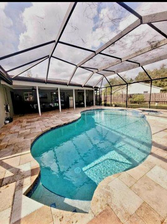 合同活跃: $3,100 (3 贝兹, 2 浴室, 1825 平方英尺)