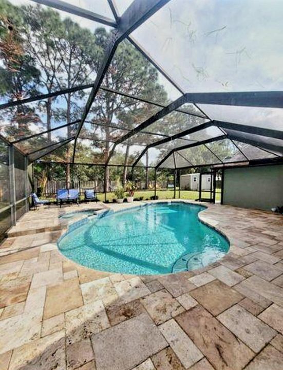 合同活跃: $3,100 (3 贝兹, 2 浴室, 1825 平方英尺)