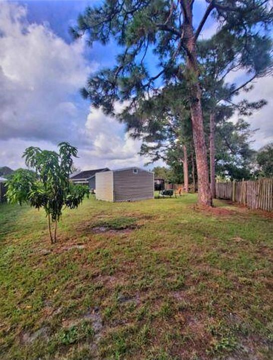 合同活跃: $3,100 (3 贝兹, 2 浴室, 1825 平方英尺)