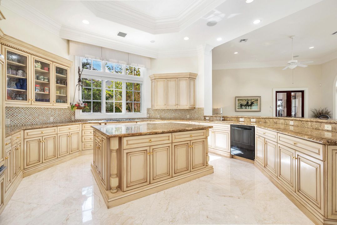 На продажу: $14,950,000 (5 спален, 5 ванн, 10437 Квадратных фут)