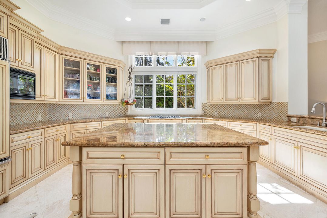 На продажу: $14,950,000 (5 спален, 5 ванн, 10437 Квадратных фут)