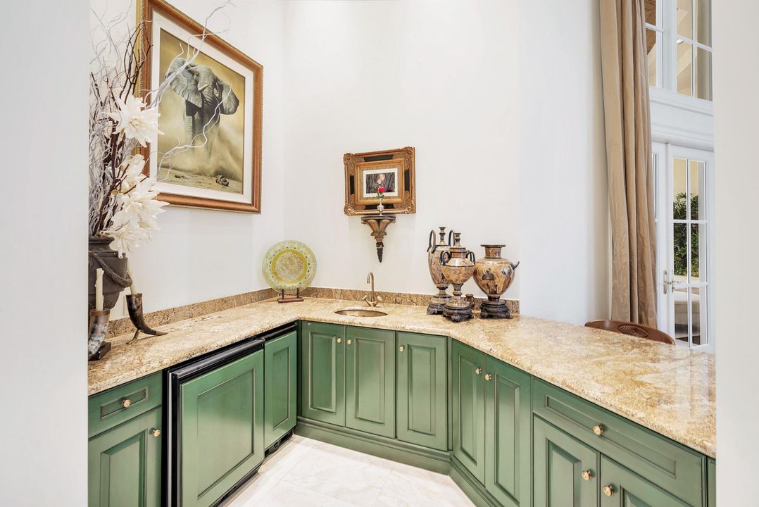 На продажу: $14,950,000 (5 спален, 5 ванн, 10437 Квадратных фут)