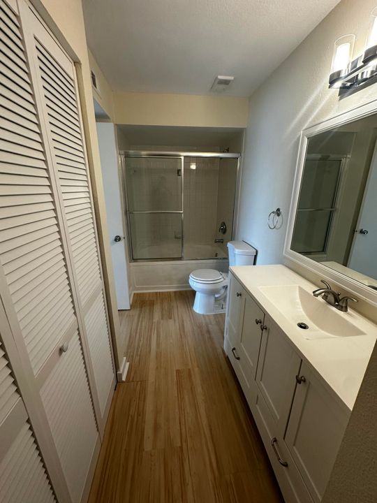 合同活跃: $2,200 (2 贝兹, 2 浴室, 1009 平方英尺)