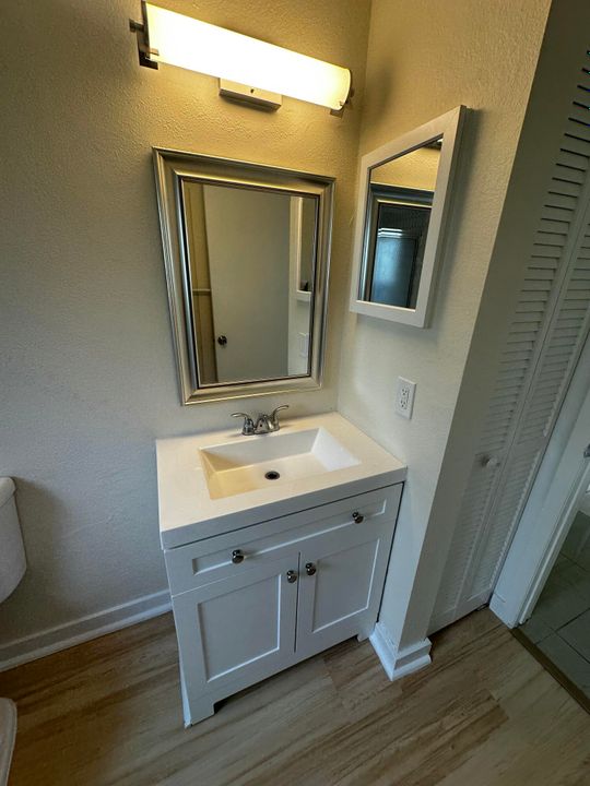 合同活跃: $2,200 (2 贝兹, 2 浴室, 1009 平方英尺)