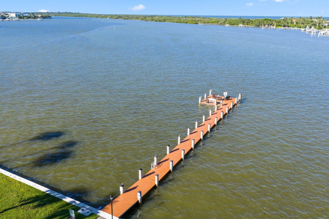 For Sale: $575,000 (2 beds, 2 baths, 1182 Square Feet)