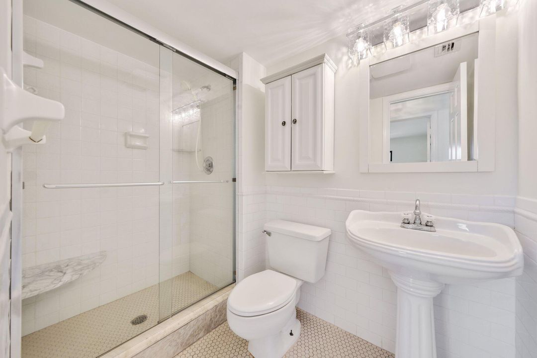 For Sale: $575,000 (2 beds, 2 baths, 1182 Square Feet)