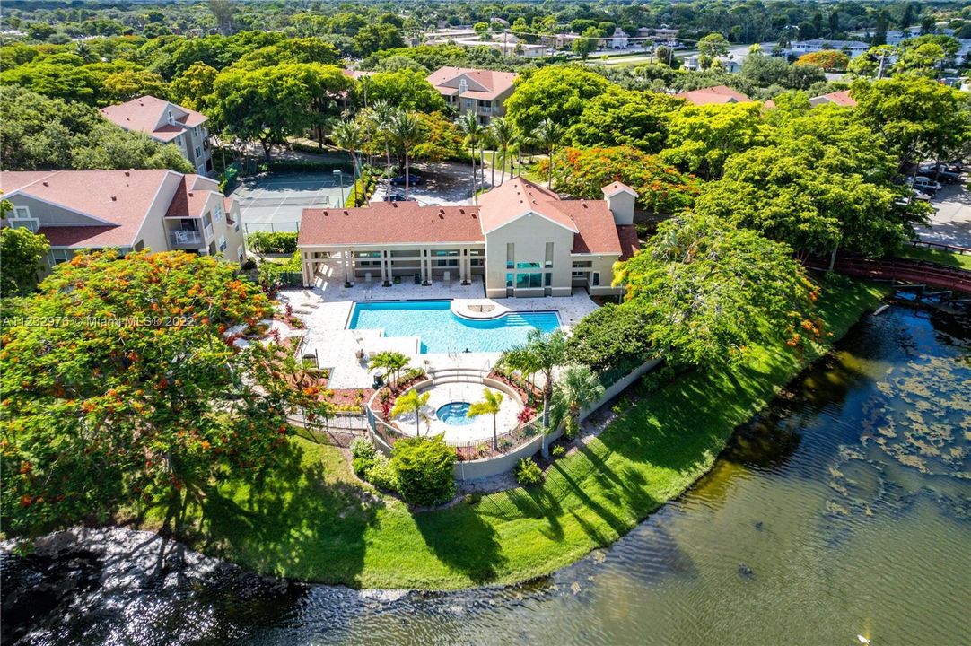 合同活跃: $2,200 (2 贝兹, 2 浴室, 1009 平方英尺)